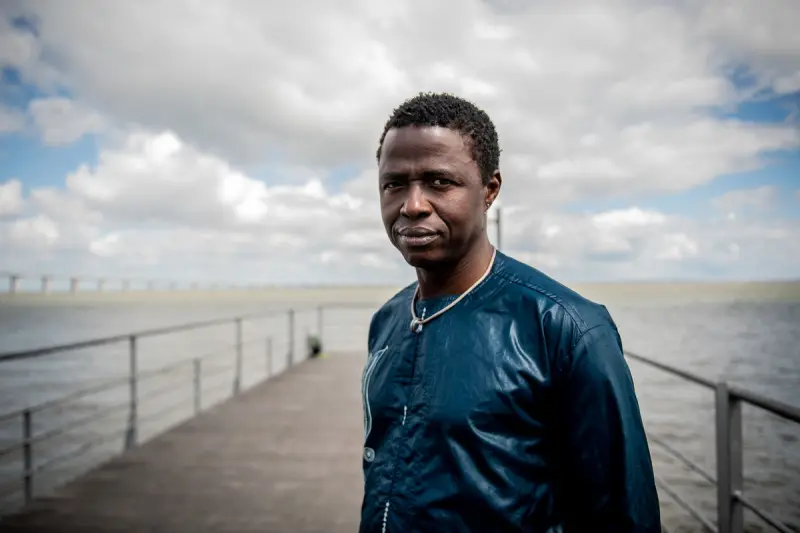 África y Kimi Djabaté