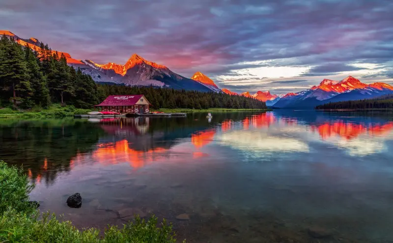 Canadá: Naturaleza impresionante y ciudades vibrantes