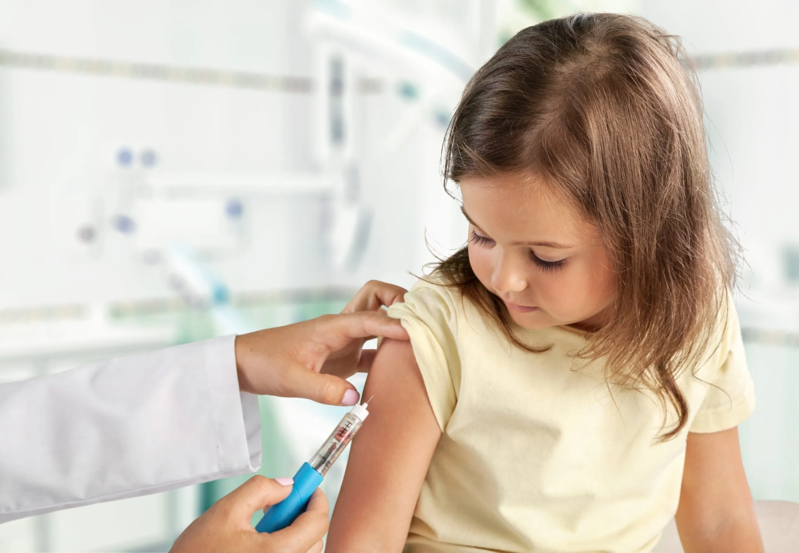 Vaccins d’Hiver 2024 : Ce que Vous Devez Savoir pour Passer une Saison en Santé