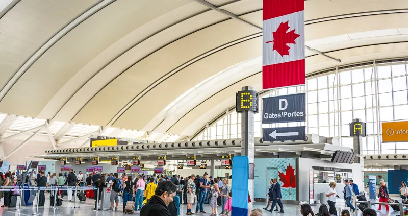 Tu pourrais gagner jusqu'à 118 953 $/an sans expérience dans les aéroports du Québec grâce à ce poste
