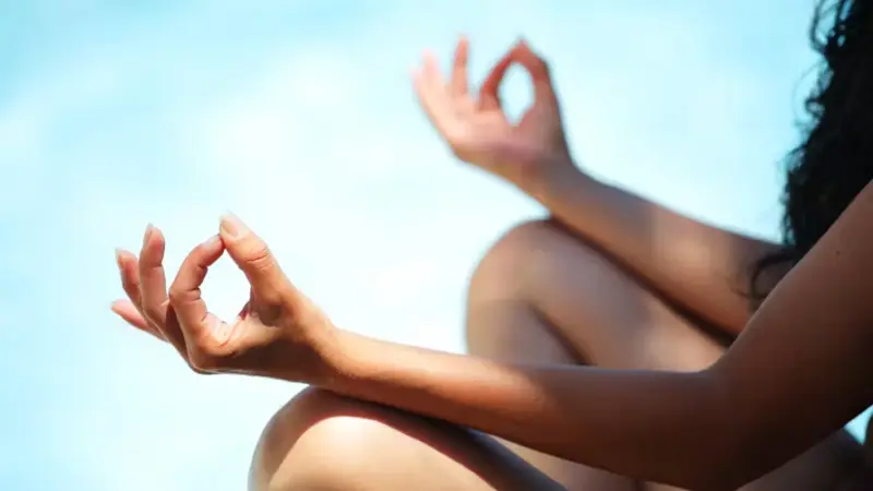 Los Techos Secretos de Toronto: Donde los CEOs Hacen Yoga Nudista Entre Reuniones de Zoom (Infiltración)