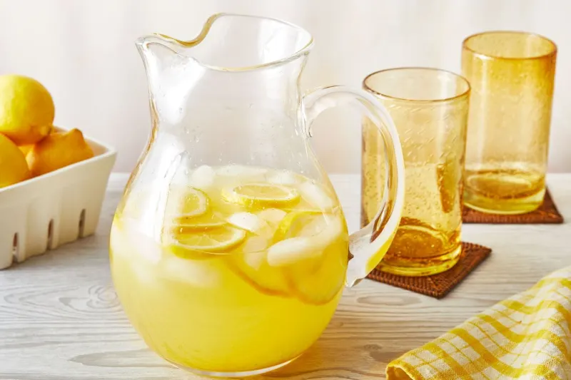 Deux fillettes, un stand de limonade et des "patates positives" : leur idée pour aider les malades du cancer