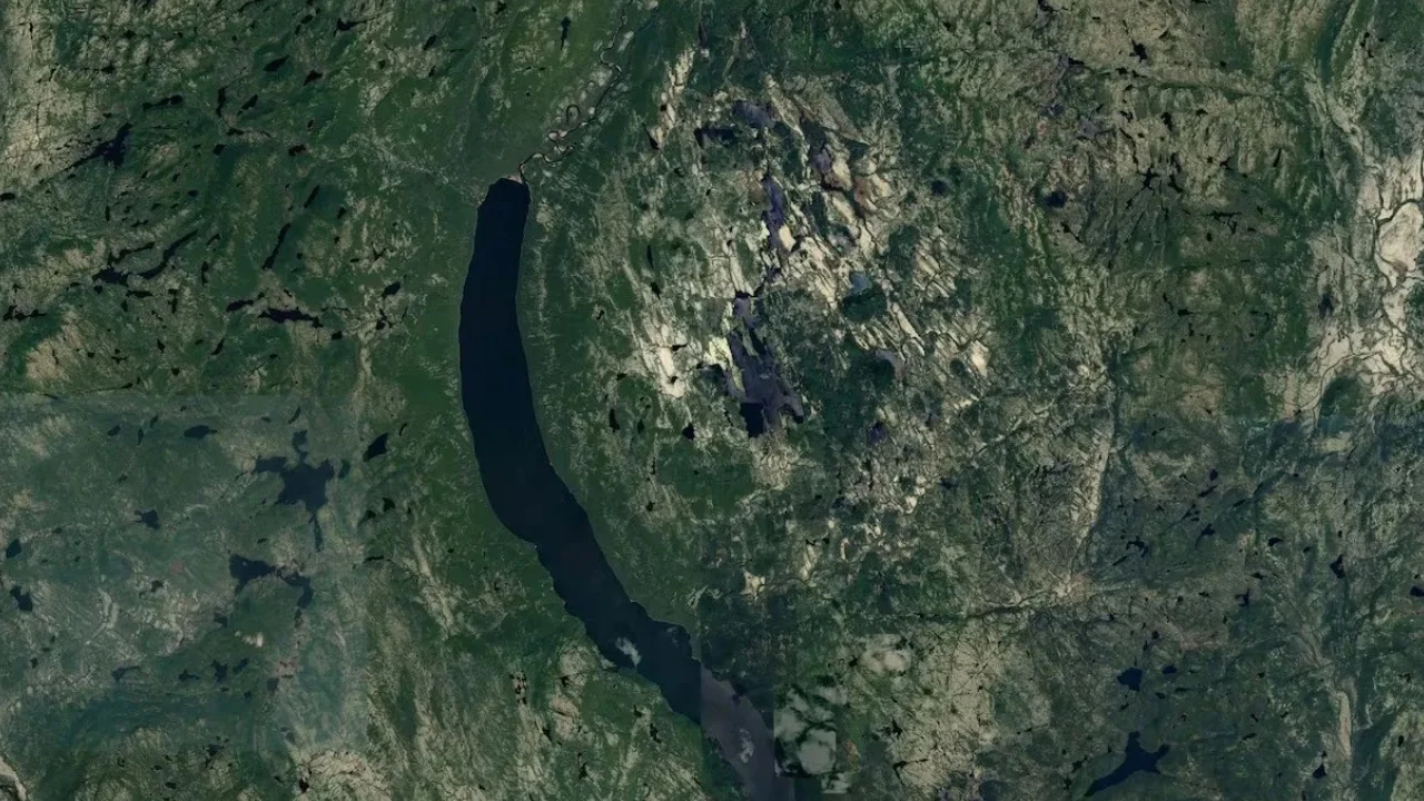 Il cherchait un camping au Québec, il a trouvé un cratère de 390 millions d'années